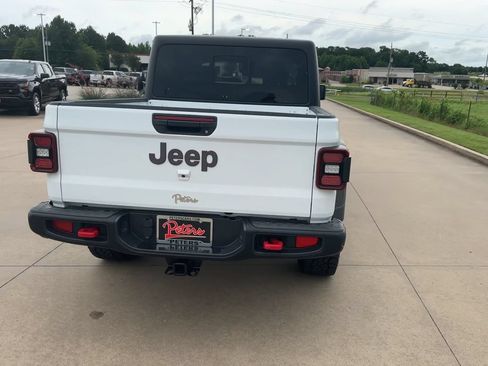 Used 2024 Jeep Gladiator Rubicon AWD/4WD image 8