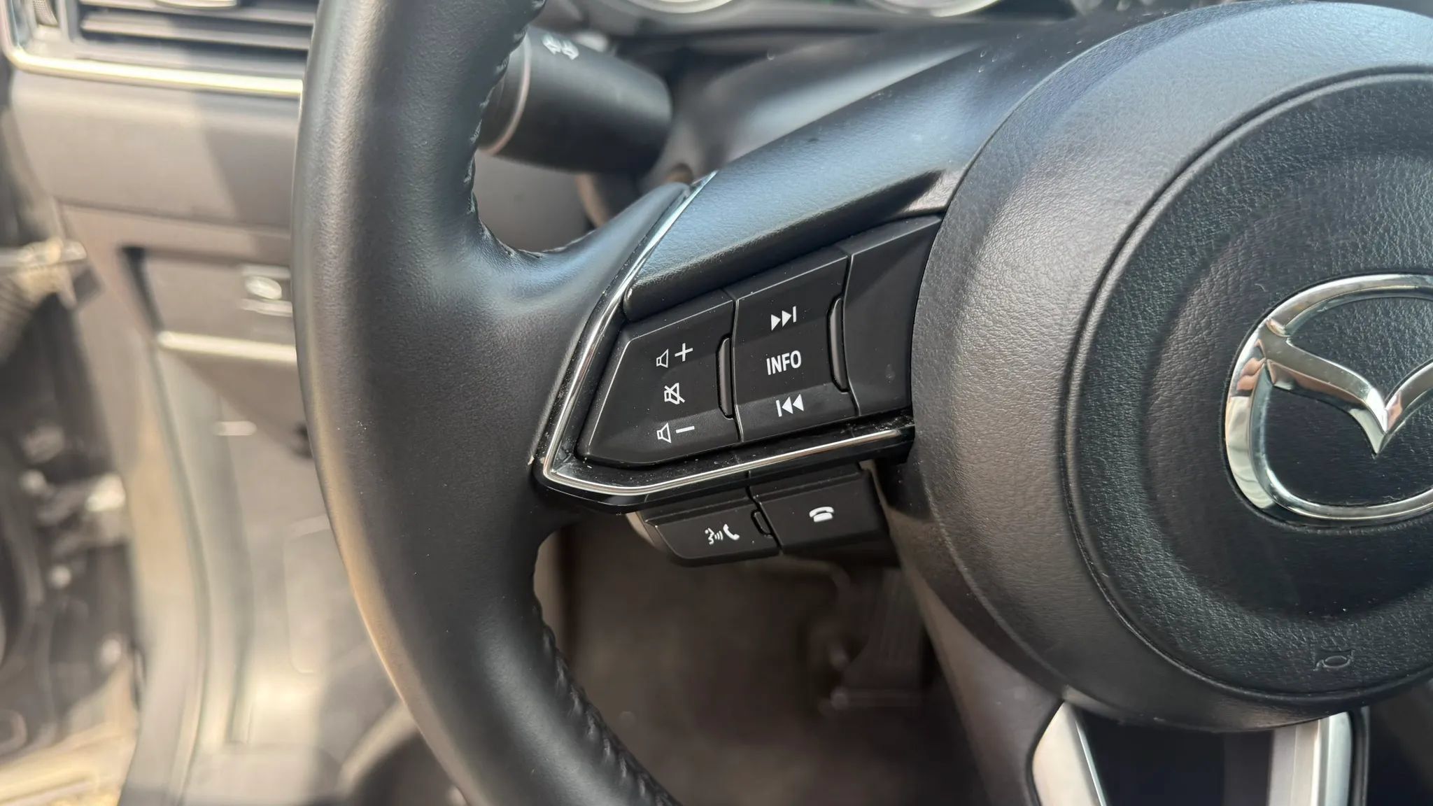 Used 2025 MAZDA CX-5 AWD 2.5 S w/ Select Package image 19