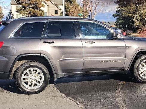 Used 2017 Jeep Grand Cherokee Laredo w/ Quick Order Package 23E image 9