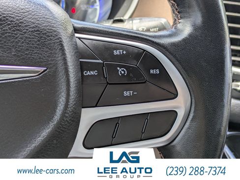 Used 2019 Chrysler Pacifica Touring-L FWD image 23