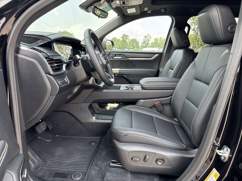 Used 2026 GMC Acadia Elevation w/ Elevation Premium Package FWD image 16