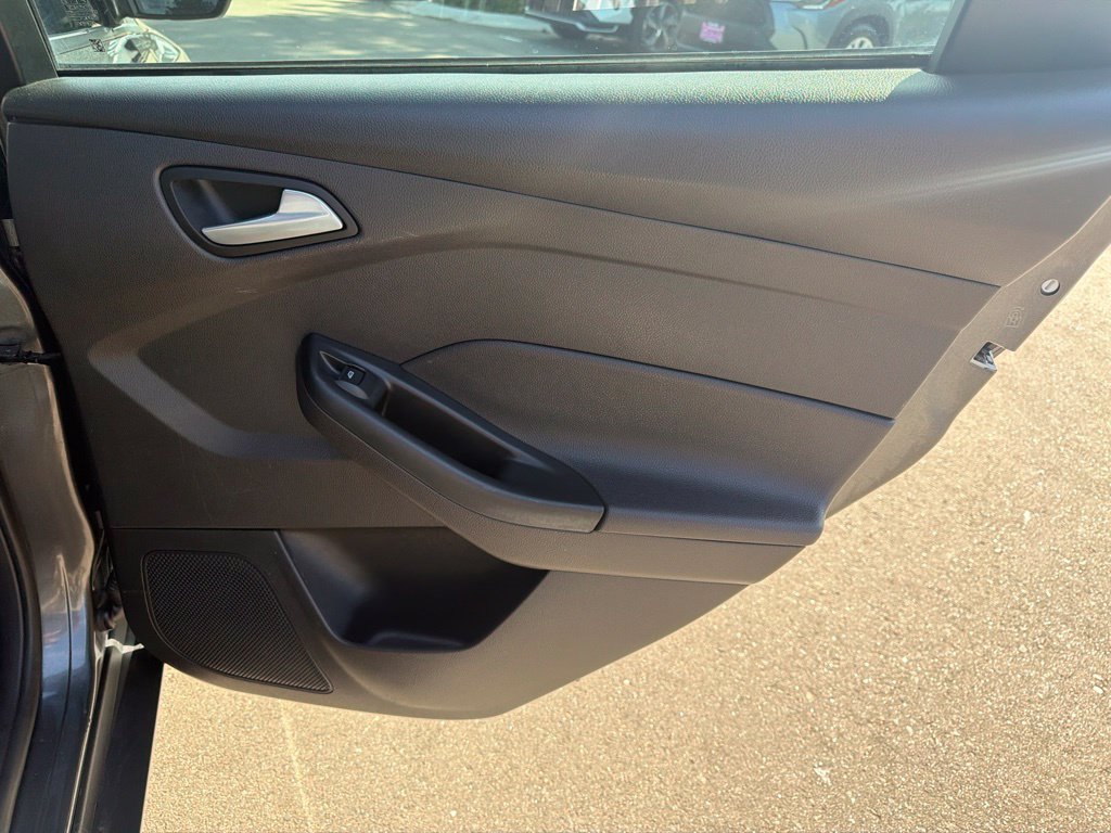 Used 2018 Ford Focus SE FWD image 14