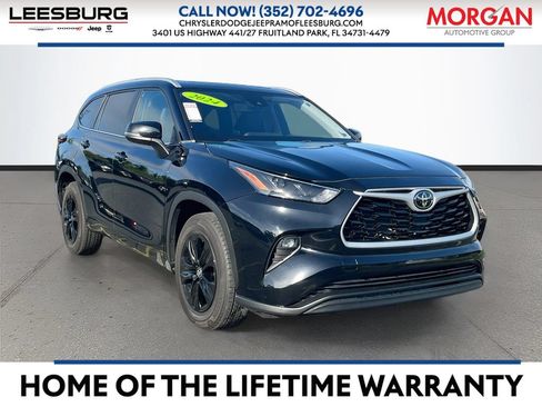 Used 2024 Toyota Highlander XLE FWD image 1