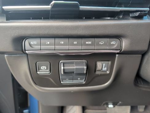 Used 2025 Cadillac Escalade Sport Platinum w/ LPO, ONYX Package AWD/4WD image 13