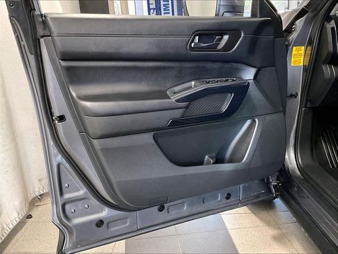 Used 2024 Nissan Pathfinder SV AWD/4WD image 9
