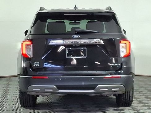 Used 2023 Ford Explorer XLT w/ Equipment Group 202A AWD/4WD image 8