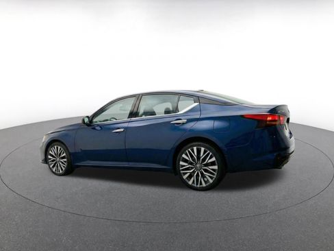 Used 2025 Nissan Altima 2.5 SV FWD image 7