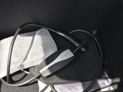 Used 2022 Tesla Model 3 Performance image 16