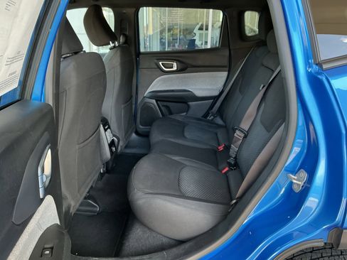 Used 2023 Jeep Compass Sport image 18