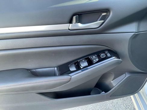 New 2025 Nissan Altima 2.5 SR image 16