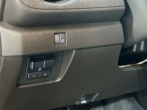 Used 2025 Chevrolet Colorado Trail Boss image 8