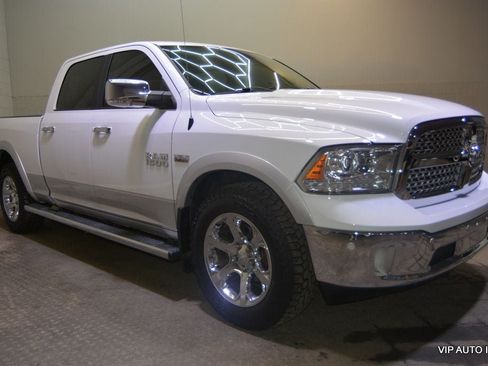 Used 2018 RAM 1500 Laramie w/ Convenience Group AWD/4WD image 4