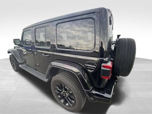 Used 2021 Jeep Wrangler Unlimited Sahara AWD/4WD image 6