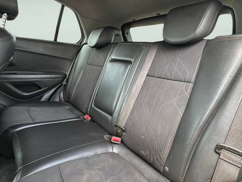 Used 2019 Chevrolet Trax LT w/ LT Convenience Package FWD image 25