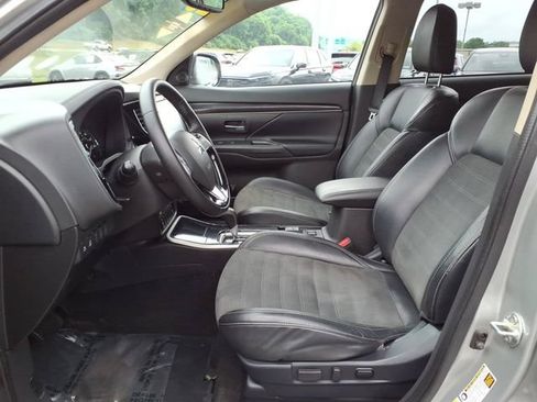 Used 2020 Mitsubishi Outlander AWD image 14