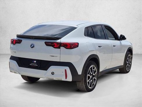 New 2026 BMW X2 xDrive28i AWD/4WD image 2
