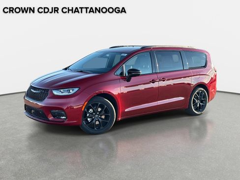 New 2026 Chrysler Pacifica Select image 1