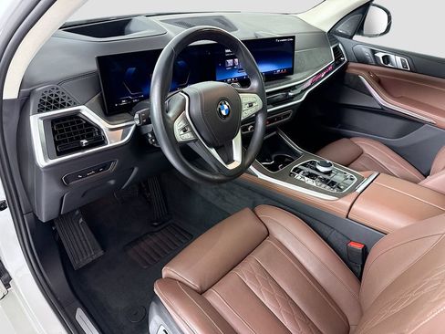 Used 2024 BMW X7 xDrive40i w/ Premium Package AWD/4WD image 9