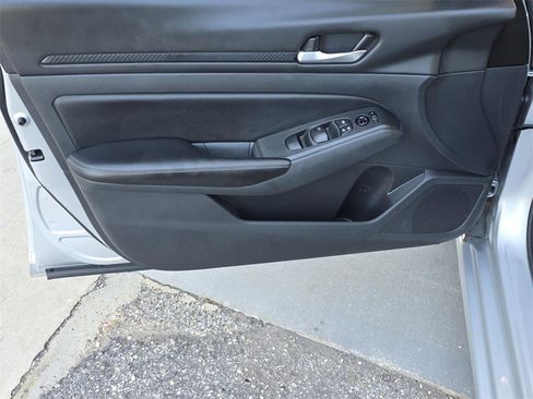 Used 2024 Nissan Altima 2.5 SV image 25