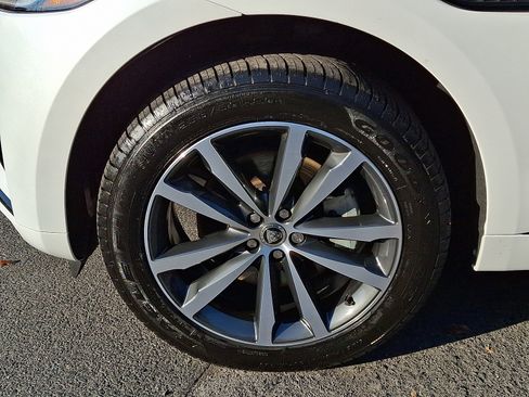 Certified 2025 Jaguar F-PACE R-Dynamic S image 9