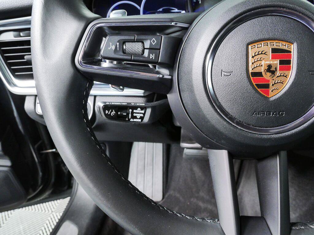 Certified 2023 Porsche Panamera image 9