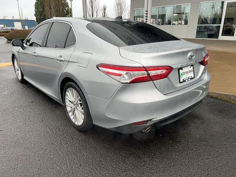 Used 2019 Toyota Camry XLE image 9