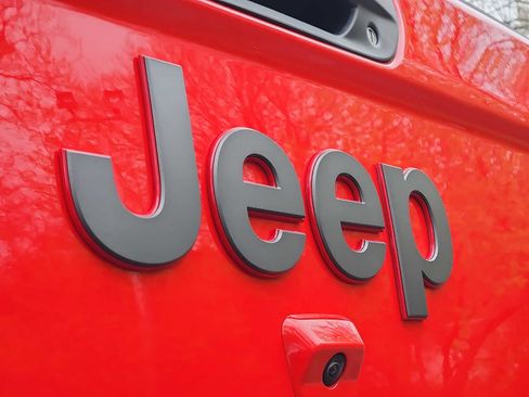 Certified 2025 Jeep Gladiator Rubicon AWD/4WD image 28