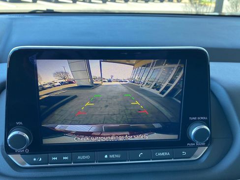 Certified 2025 Nissan Rogue SV image 30