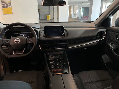 Used 2025 Nissan Rogue SV FWD image 36