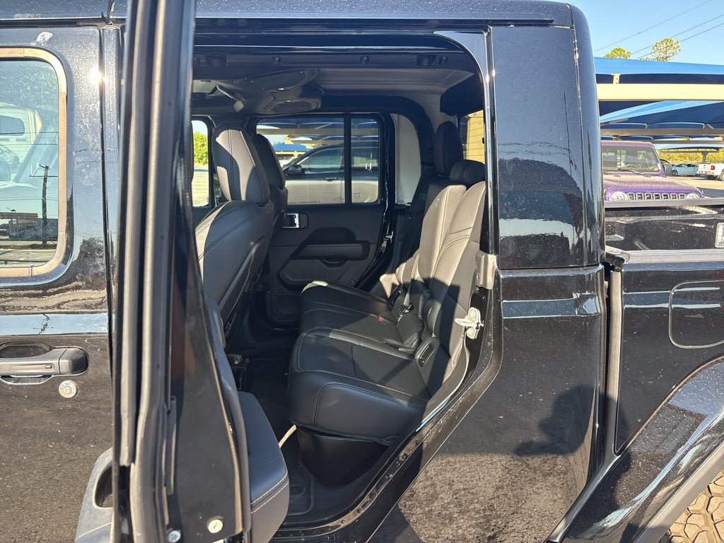 New 2025 Jeep Gladiator Sport AWD/4WD image 13