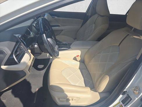 Used 2019 Toyota Camry XLE FWD image 16