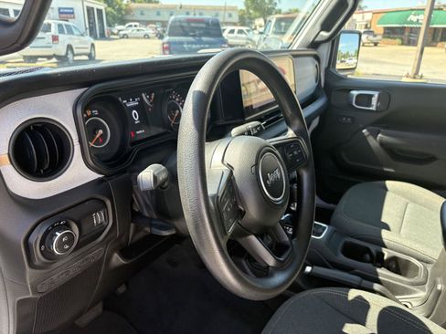 Used 2025 Jeep Gladiator Sport AWD/4WD image 6