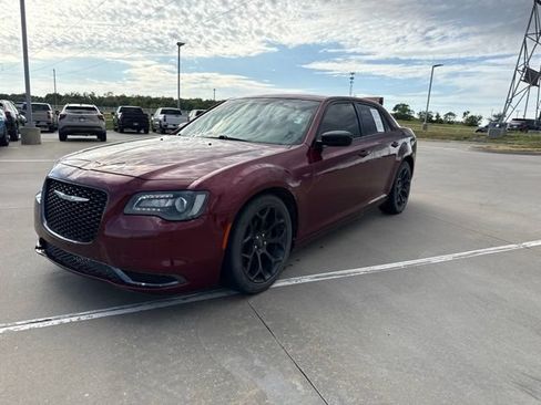 Used 2019 Chrysler 300 Touring w/ Sport Appearance Package RWD image 2