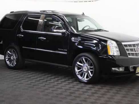Used 2013 Cadillac Escalade Platinum AWD/4WD image 4