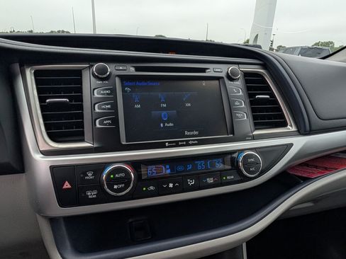 Used 2017 Toyota Highlander Plus AWD/4WD image 22