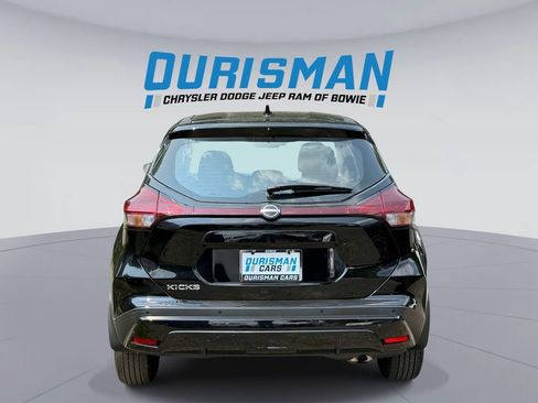 Used 2023 Nissan Kicks S FWD image 3