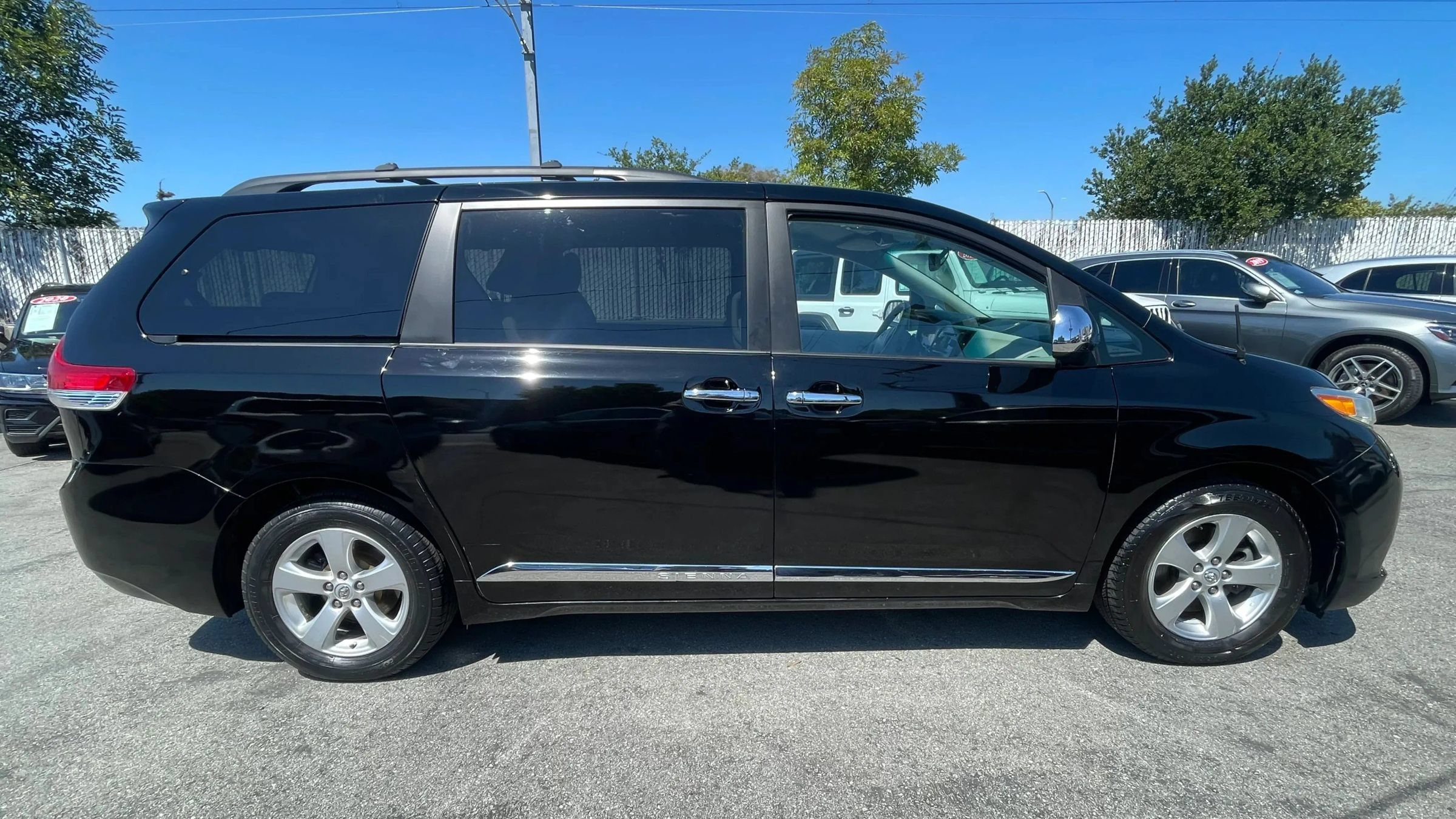 Used 2013 Toyota Sienna LE FWD image 8
