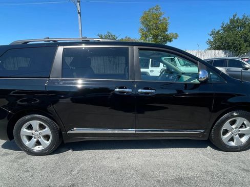 Used 2013 Toyota Sienna LE FWD image 8