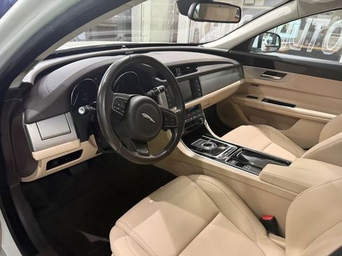 Used 2018 Jaguar XF Premium image 14
