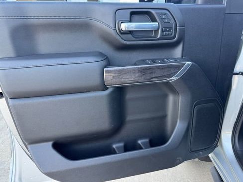 Used 2021 Chevrolet Silverado 2500 LTZ w/ LTZ Plus Package image 4