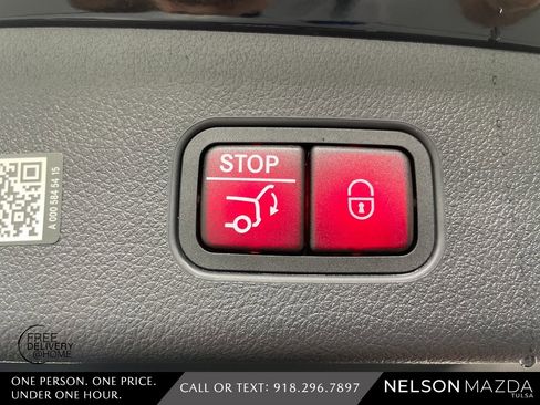 Used 2024 Mercedes-Benz GLC 300 4MATIC image 40