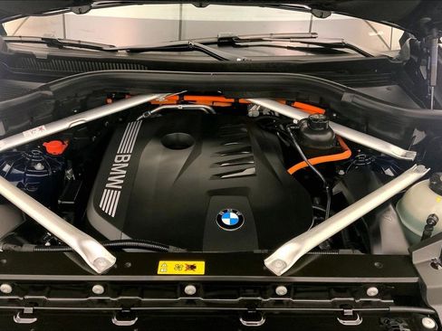 Certified 2026 BMW X5 xDrive50e w/ Climate Comfort Package AWD/4WD image 9