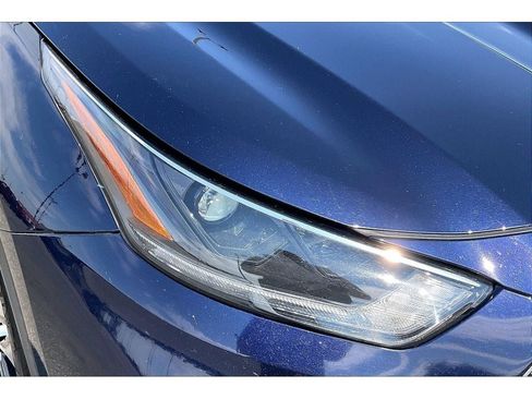 Used 2021 Toyota Highlander XLE AWD/4WD image 31