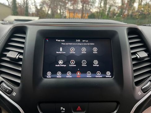 Used 2019 Jeep Cherokee Latitude w/ Popular Appearance Group image 22