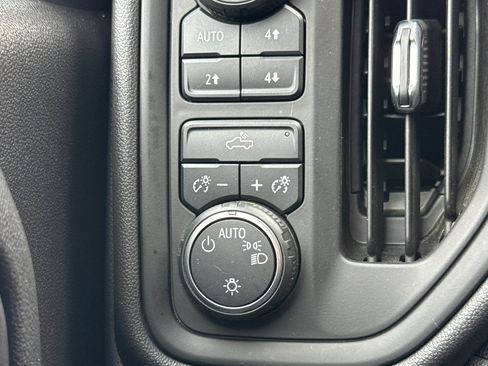 Used 2019 Chevrolet Silverado 1500 Custom Trail Boss w/ Custom Convenience Package image 32