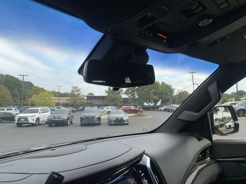 Used 2017 Cadillac Escalade Platinum AWD/4WD image 27