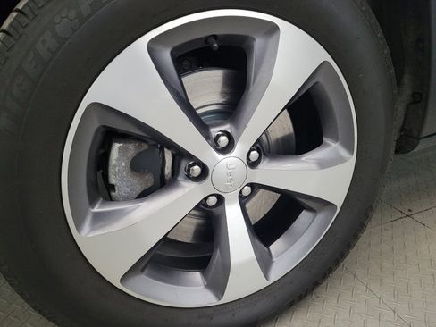 Used 2021 Jeep Cherokee Limited w/ Elite Package image 31