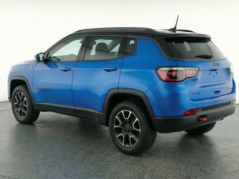 Used 2025 Jeep Compass Trailhawk image 6