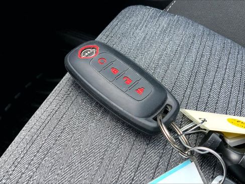 Used 2023 Nissan Rogue SV image 14