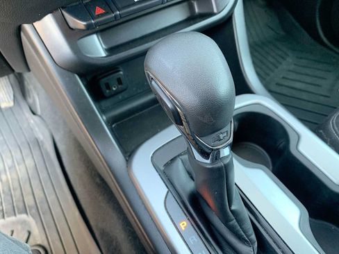 Used 2022 Chevrolet Colorado LT w/ LT Convenience Package AWD/4WD image 15